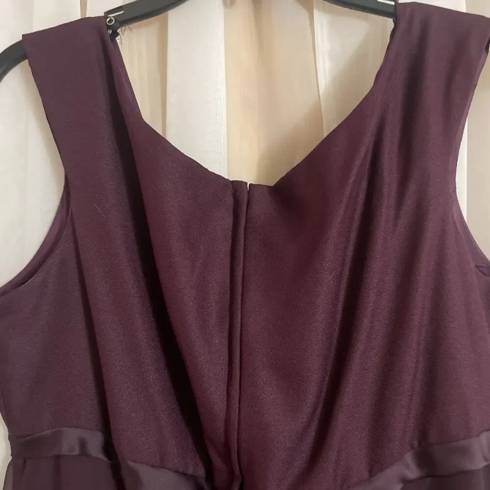 Champagne Formals Women’s Gown Size 38 (US 8) Burgundy Long Chiffon Sleeveless‎